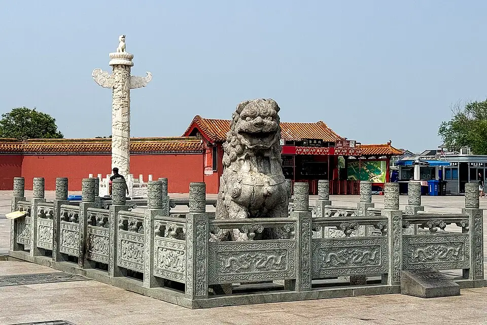 Hand-carved Quyang marble lion statue